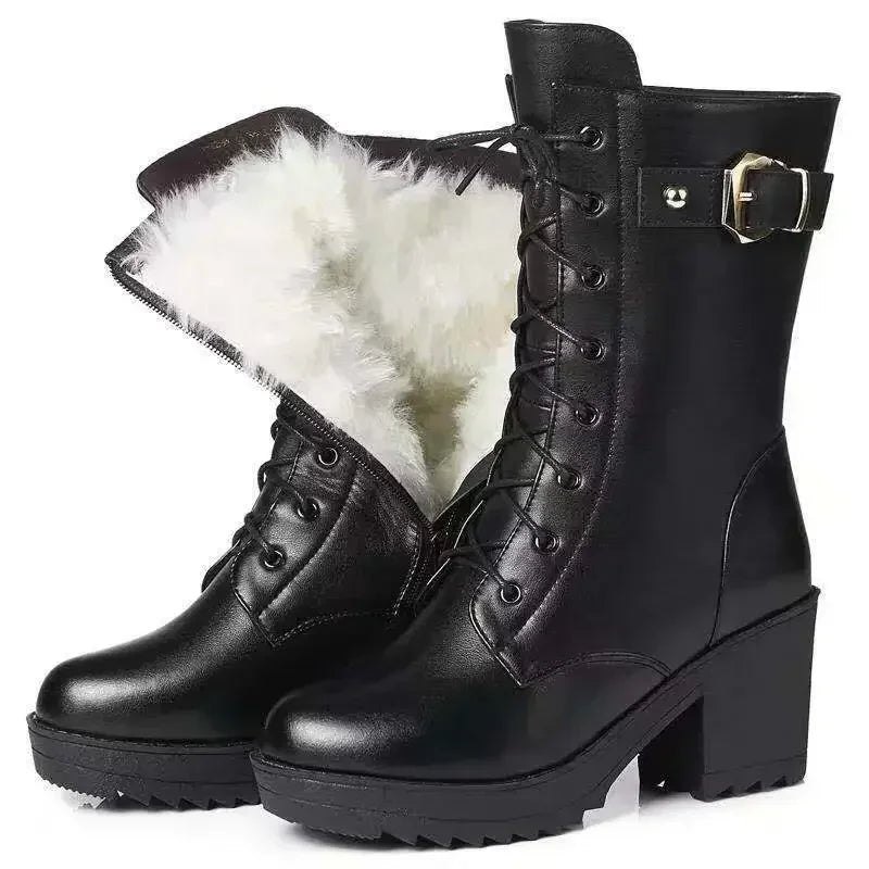 Bota de Couro Peluciada Cano Médio Feminina Reya - Coradon